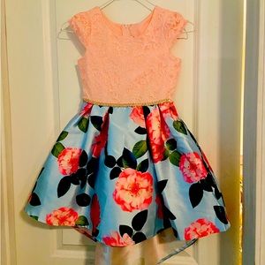 Beautiful dress size 7 kids-never wore